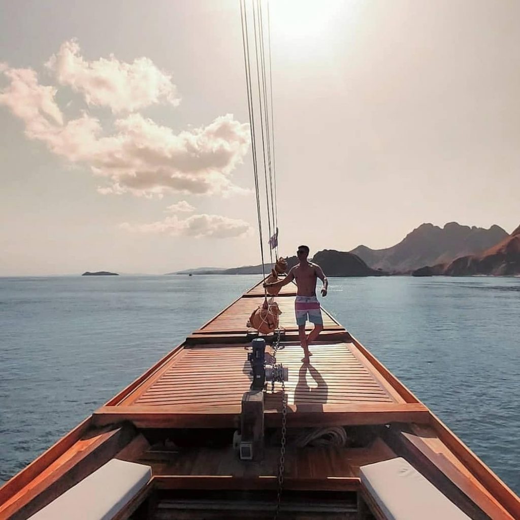 Komodo Liveaboard, enjoy your adventure with a luxurious yacht!