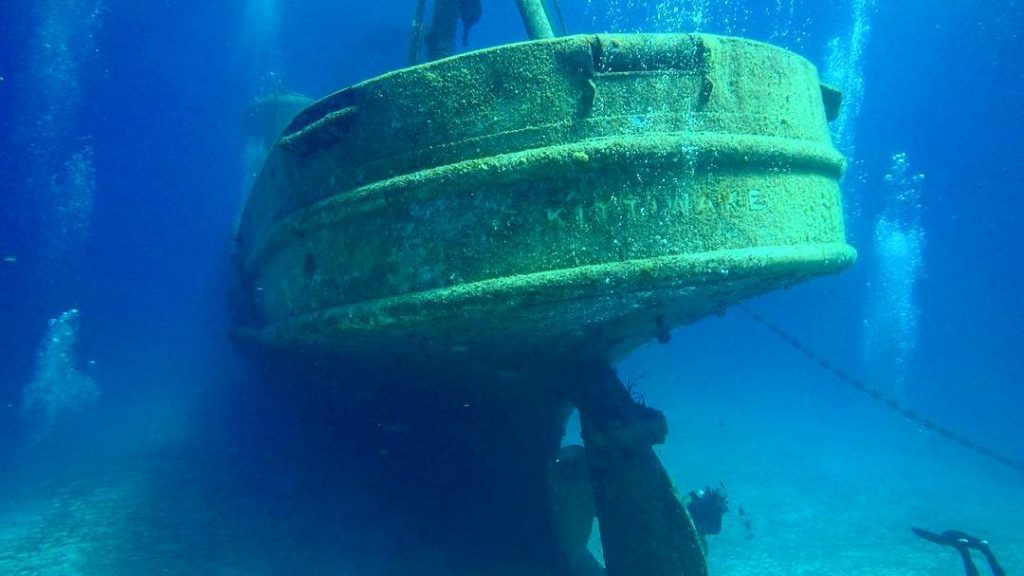 Wreck Diving in USS Kittywake, Grand Cayman, Cayman Islands
